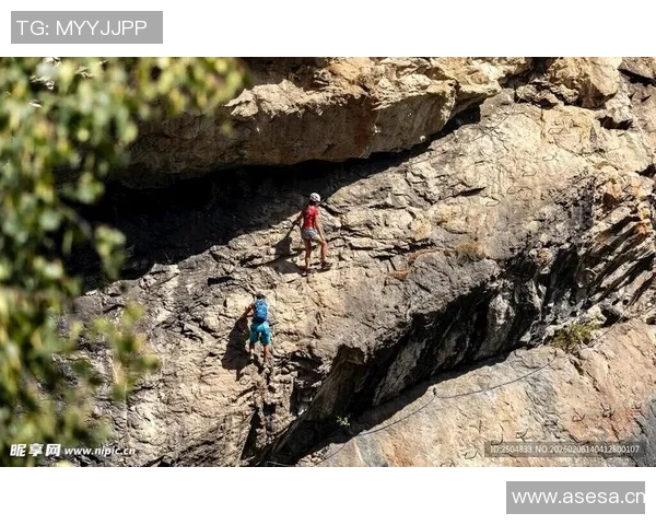 西安攀岩队的技术掌控与失误分析探讨攀岩运动的发展与挑战 西安攀岩队的技术掌控与失误分析探讨攀岩运动的发展与挑战